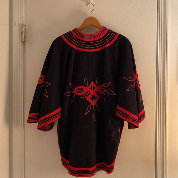 Magnificent Guatemalan Hand made cape, size M Navy and Red, lined. - Picture 2 of 6